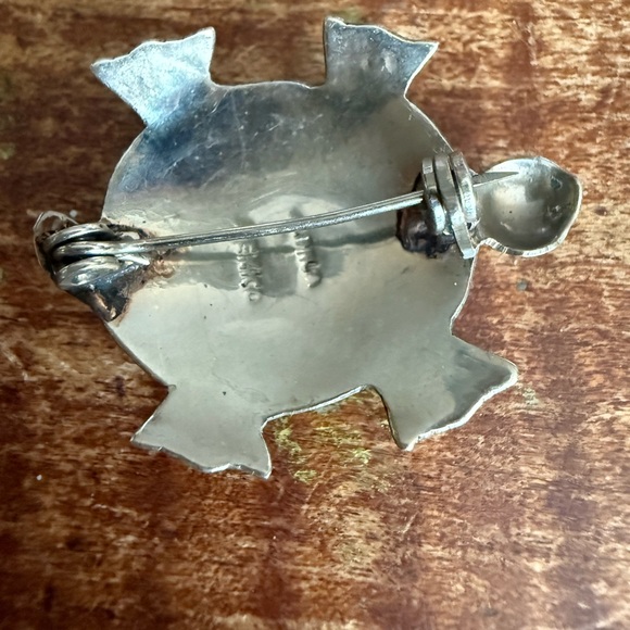 Silver Turtle Brooch with Abalone Inlay - Picture 5 of 6